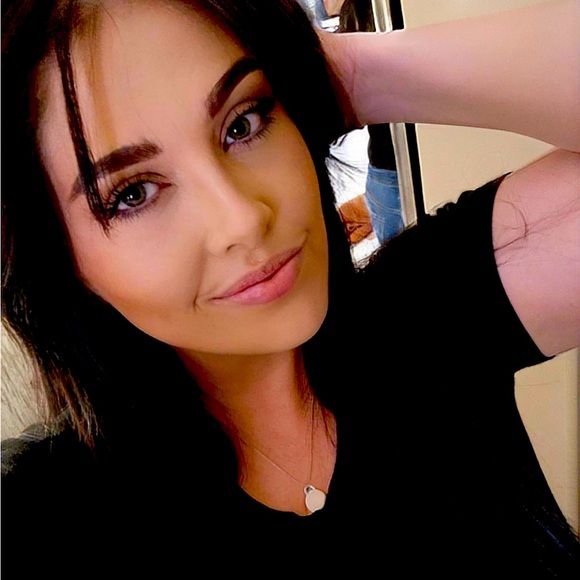 Meet your Posher, Aubrey - Picture 1 of 1